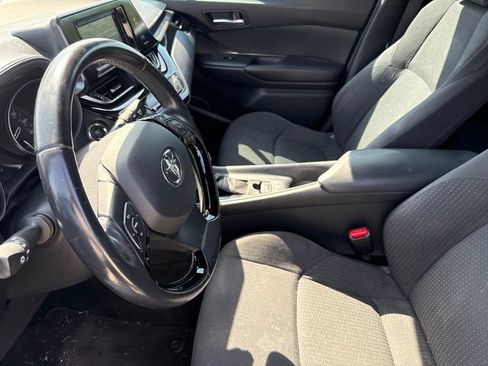 Used 2018 Toyota C-HR XLE FWD image 17