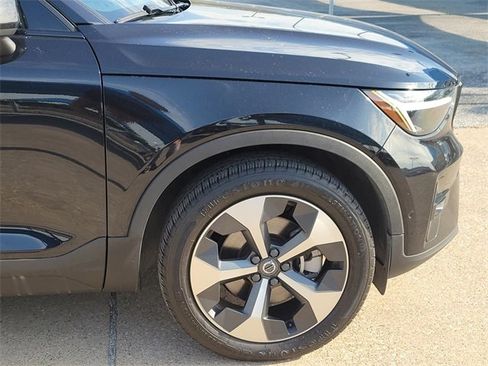Used 2023 Volvo XC40 B4 Ultimate image 7