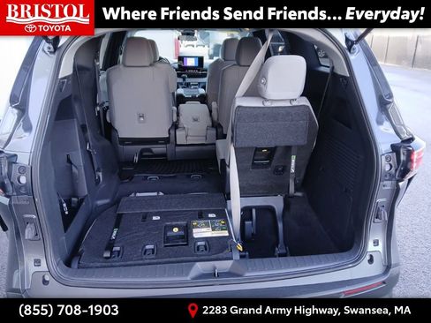Used 2025 Toyota Sienna LE image 30
