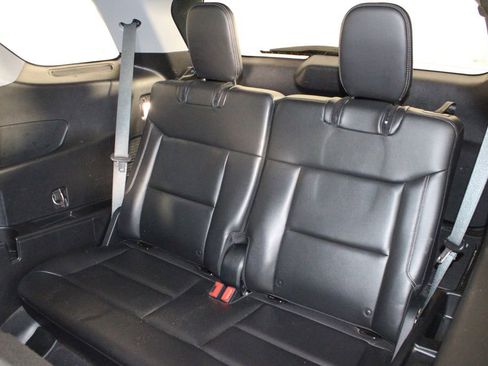 Used 2021 Ford Explorer XLT w/ Equipment Group 202A image 14