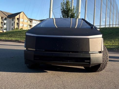 Used 2025 Tesla Cybertruck AWD Crew Cab image 9