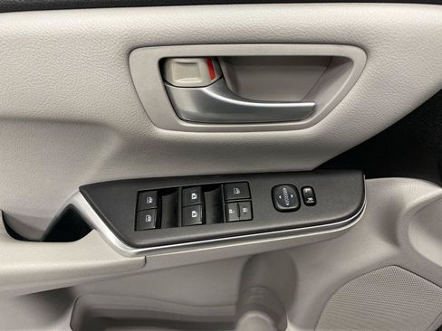 Used 2016 Toyota Camry LE FWD image 19