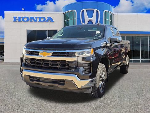 Used 2023 Chevrolet Silverado 1500 LT AWD/4WD image 3