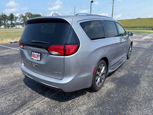 Used 2017 Chrysler Pacifica Limited w/ Advanced Safetytec Group FWD image 7