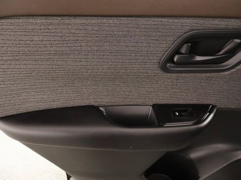 Used 2023 Nissan Rogue S image 15