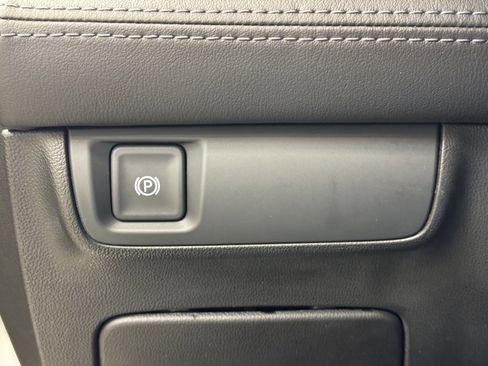 Used 2019 Buick LaCrosse Essence image 32