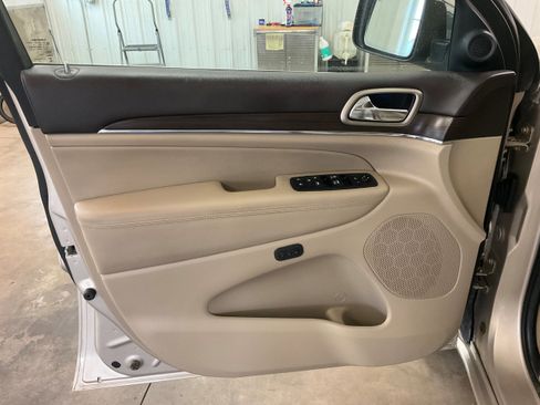 Used 2014 Jeep Grand Cherokee Overland w/ Advanced Technology Group image 10