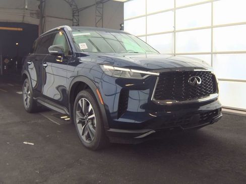 Certified 2023 INFINITI QX60 Luxe w/ Cargo Package FWD image 2
