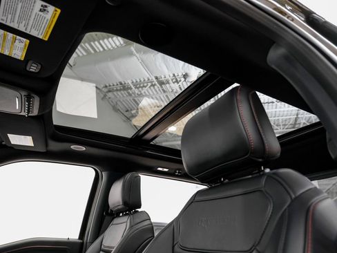 Used 2025 Ford F150 Raptor image 7