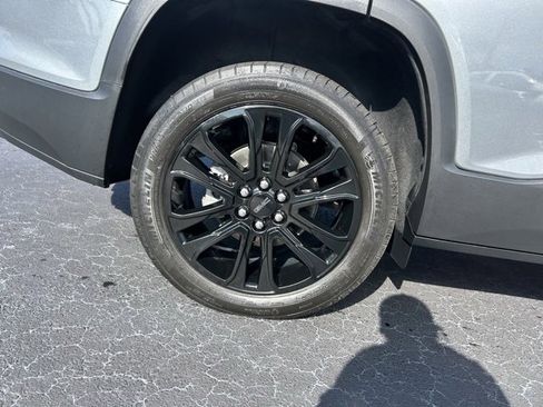 Certified 2023 GMC Acadia SLE w/ Driver Convenience Package image 7