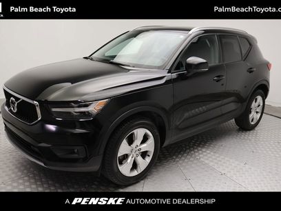Used 2021 Volvo XC40 T4 Momentum w/ Premium Package