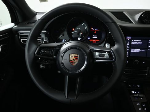 Used 2026 Porsche Macan AWD/4WD image 18