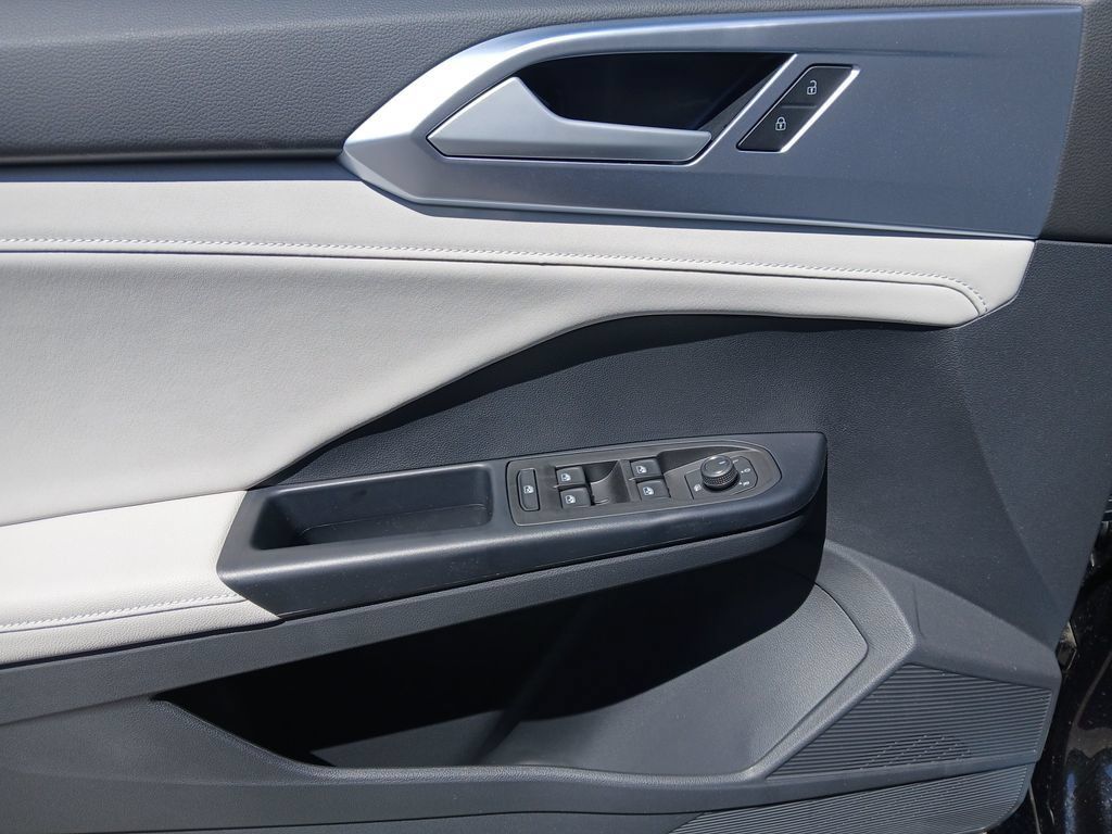 New 2026 Volkswagen Taos SE AWD/4WD image 11
