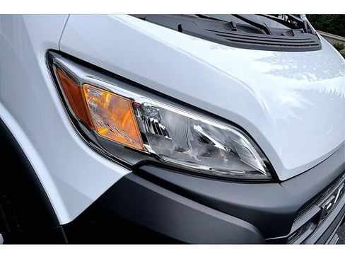 Used 2025 RAM ProMaster 2500 w/ Convenience Group image 26