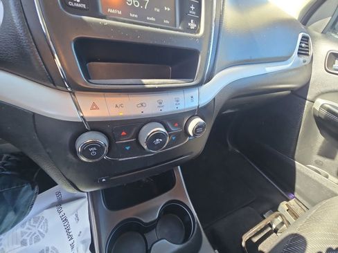 Used 2018 Dodge Journey SE w/ Blacktop Package FWD image 18