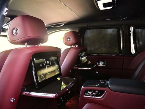 Used 2023 Rolls-Royce Cullinan Black Badge w/ Driver's Package AWD/4WD image 36