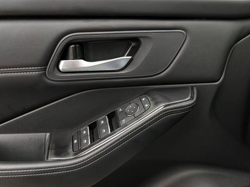 Used 2026 Nissan Rogue SL image 25