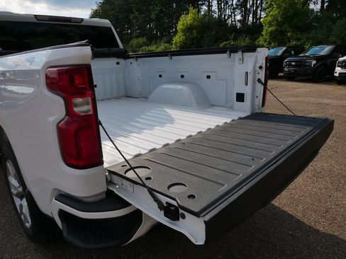 Used 2019 Chevrolet Silverado 1500 Custom w/ Custom Value Package AWD/4WD image 10