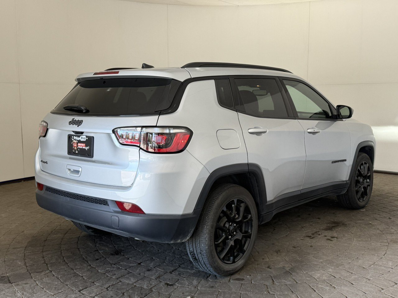 Used 2026 Jeep Compass Latitude w/ Quick Order Package 29K AWD/4WD image 9