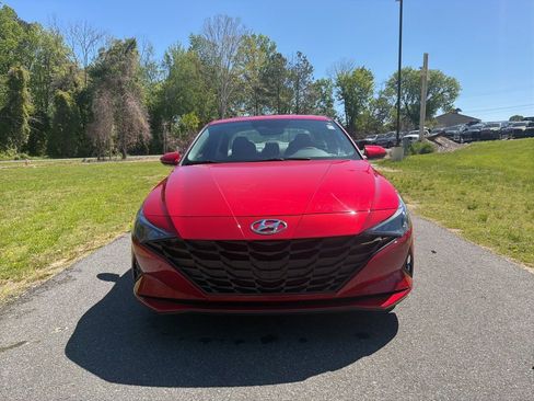 Used 2023 Hyundai Elantra SEL w/ Cargo Package image 2
