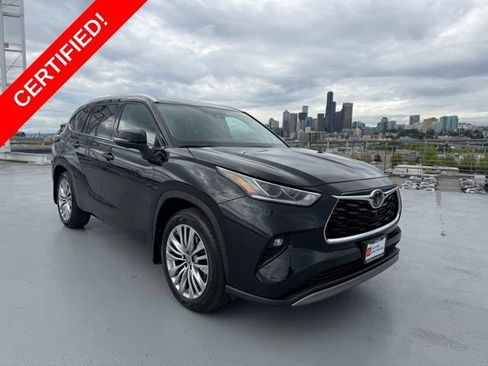 Certified 2024 Toyota Highlander Platinum AWD/4WD image 1