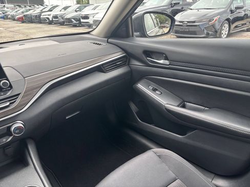 Used 2025 Nissan Altima 2.5 SV FWD image 30