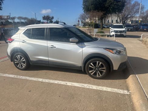 Certified 2019 Nissan Kicks SV w/ Interior Electronics Package image 5