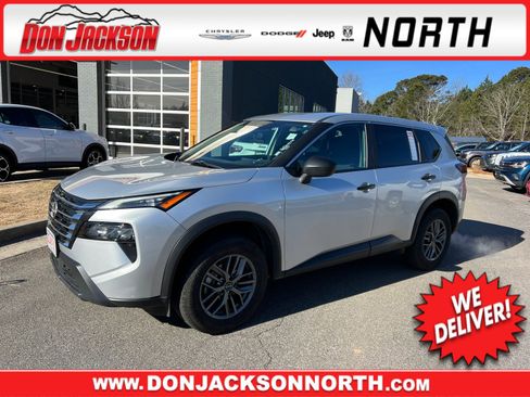 Used 2024 Nissan Rogue S image 1