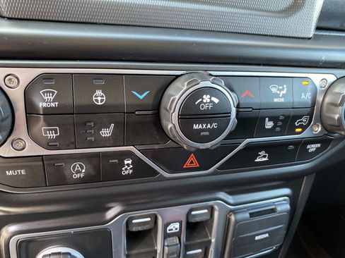Used 2022 Jeep Wrangler Unlimited Sport AWD/4WD image 14