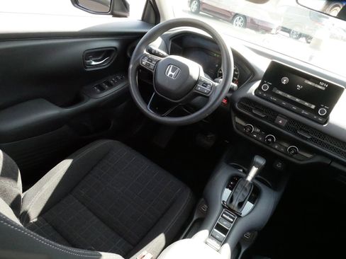 Used 2023 Honda HR-V LX image 9