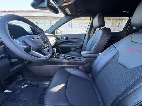 Used 2025 Jeep Compass Trailhawk image 24