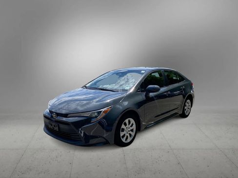 Used 2024 Toyota Corolla LE FWD image 4