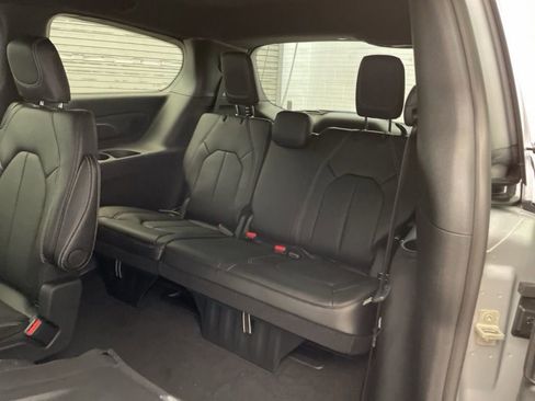 New 2026 Chrysler Pacifica Select FWD image 17