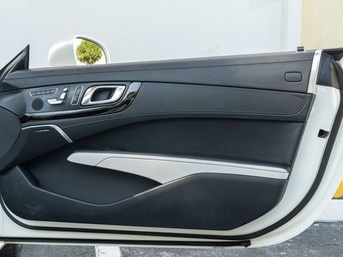Used 2015 Mercedes-Benz SL 550 image 24
