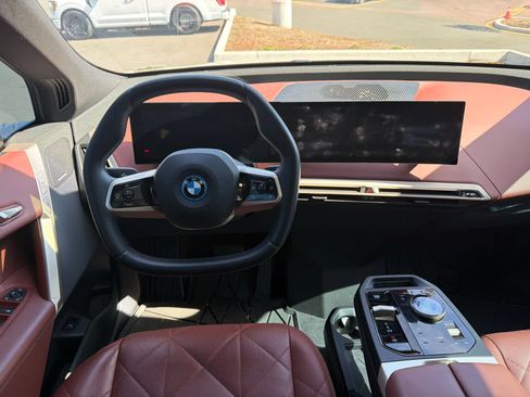 Used 2024 BMW iX xDrive50 w/ Premium Package AWD/4WD image 5