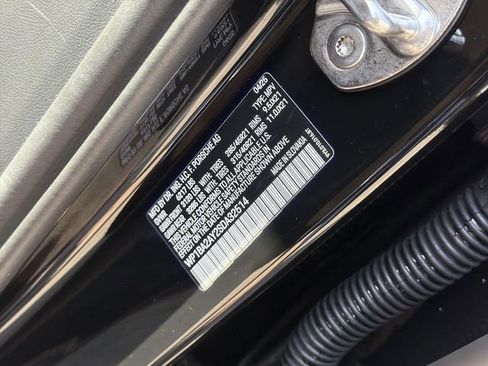 Used 2025 Porsche Cayenne Coupe AWD/4WD image 35