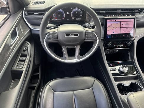 Used 2025 Jeep Grand Cherokee Limited AWD/4WD image 15