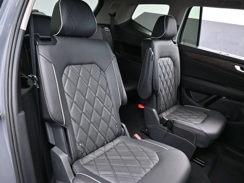 Used 2025 Volkswagen Atlas SEL Premium R-Line AWD/4WD image 42