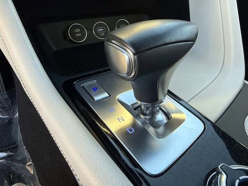 Used 2025 Genesis G70 2.5T image 31