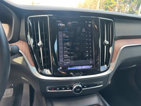 Used 2024 Volvo S60 B5 Plus image 6