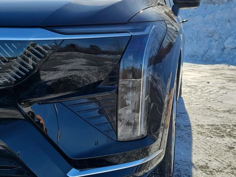 New 2026 Cadillac Optiq Luxury 1 image 14