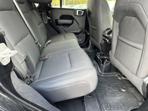 Used 2021 Jeep Wrangler Unlimited Sport image 19