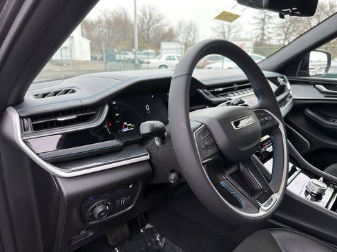 Used 2022 Jeep Grand Cherokee Trailhawk w/ Advanced Protech Group II image 20