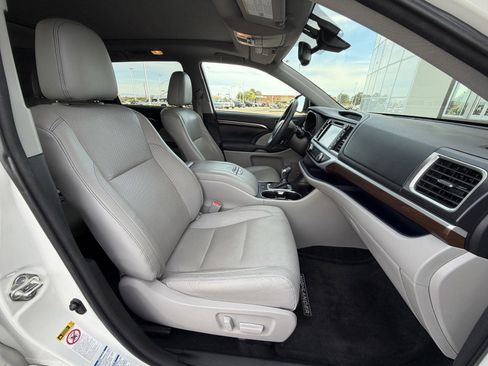 Used 2016 Toyota Highlander Limited Platinum image 25