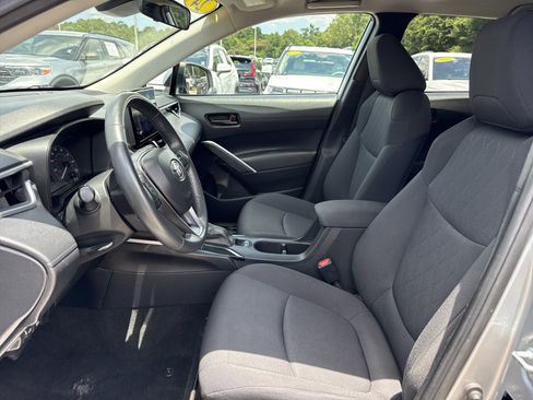 Used 2024 Toyota Corolla Cross LE FWD image 11