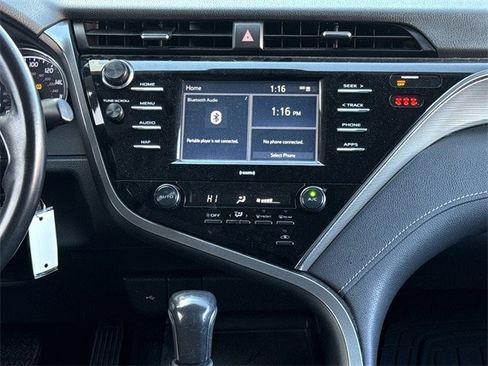 Used 2020 Toyota Camry SE image 16