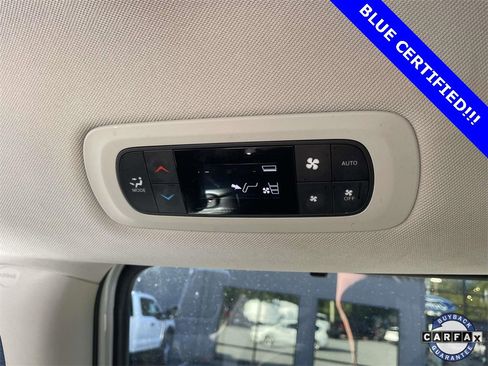 Used 2022 Chrysler Pacifica Touring-L image 12