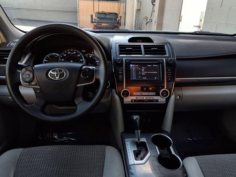 Used 2013 Toyota Camry LE image 18