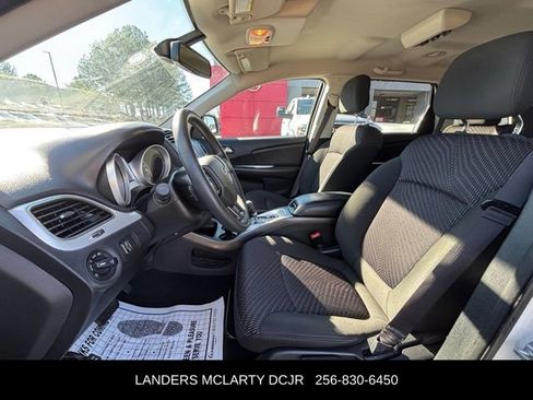 Used 2019 Dodge Journey SE image 21