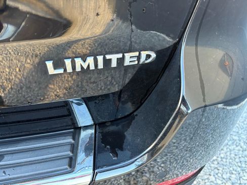 Used 2018 Jeep Grand Cherokee Limited image 24